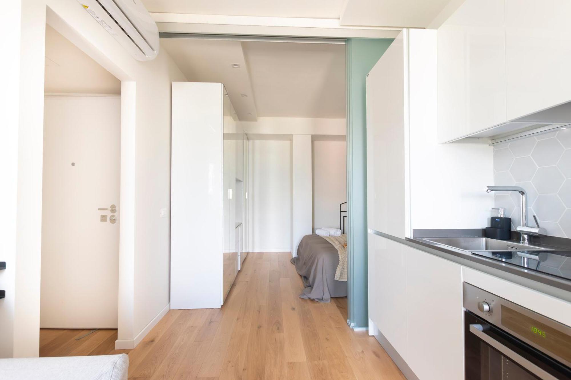 Modern & Stylish Near Isola & Station Apartment Mailand