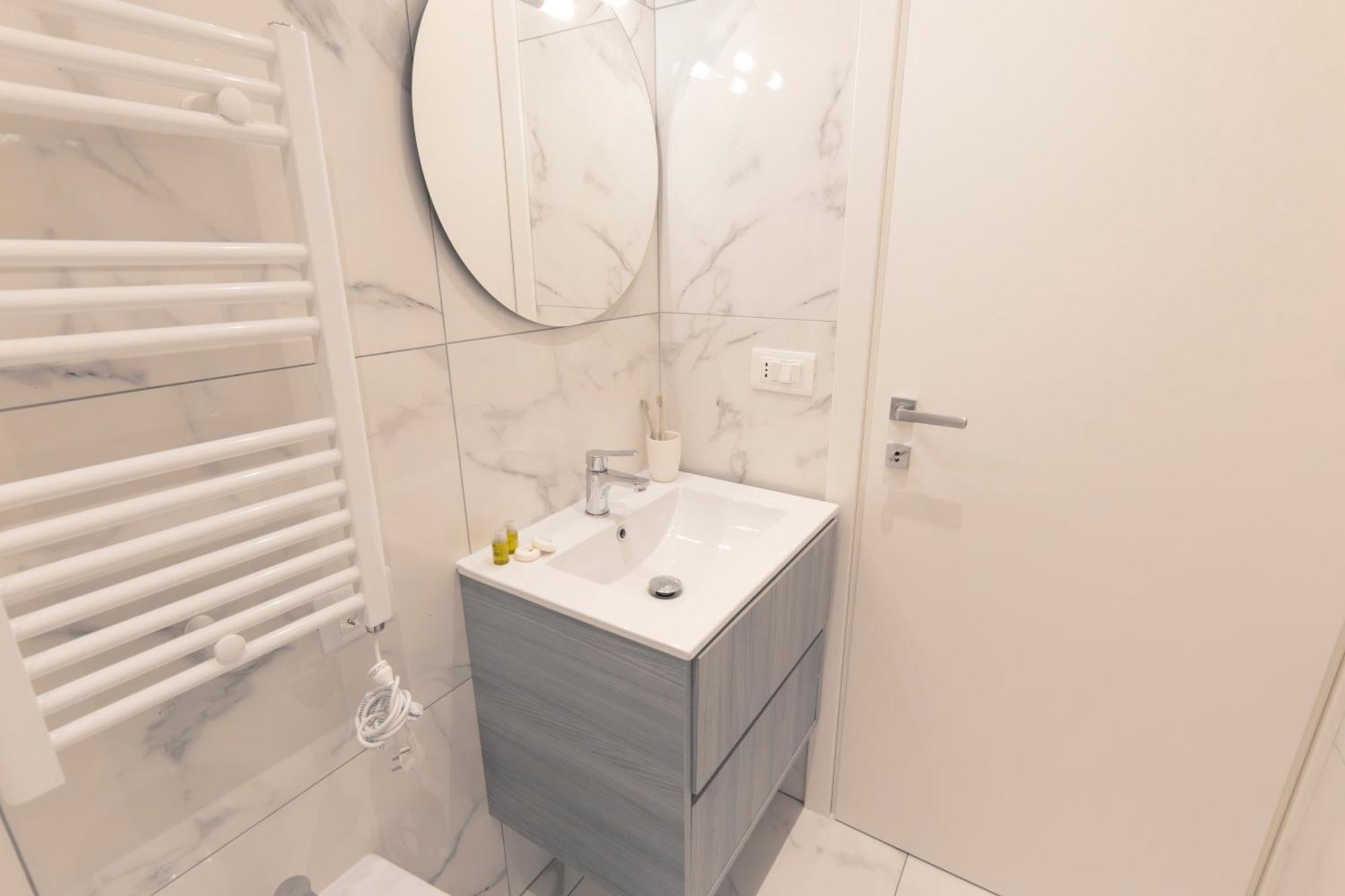 Modern & Stylish Near Isola & Station Apartment Mailand